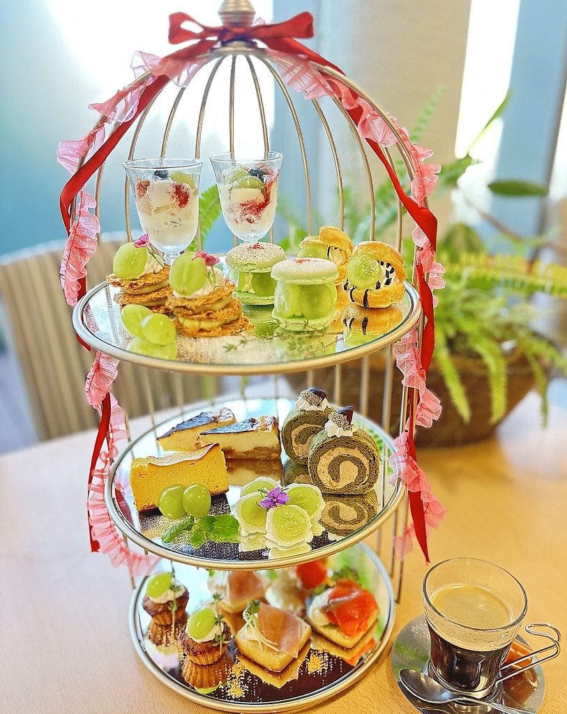 シャインマスカットをふんだんに使用したアフタヌーンティー♪　こだわりの紅茶の飲み放題付き！！