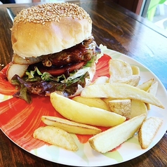ロコモコバーガー(目玉焼き、ノンフライポテト付)