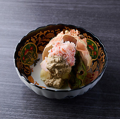 ズワイ蟹と海老のポテトサラダ　蟹味噌ソース掛け