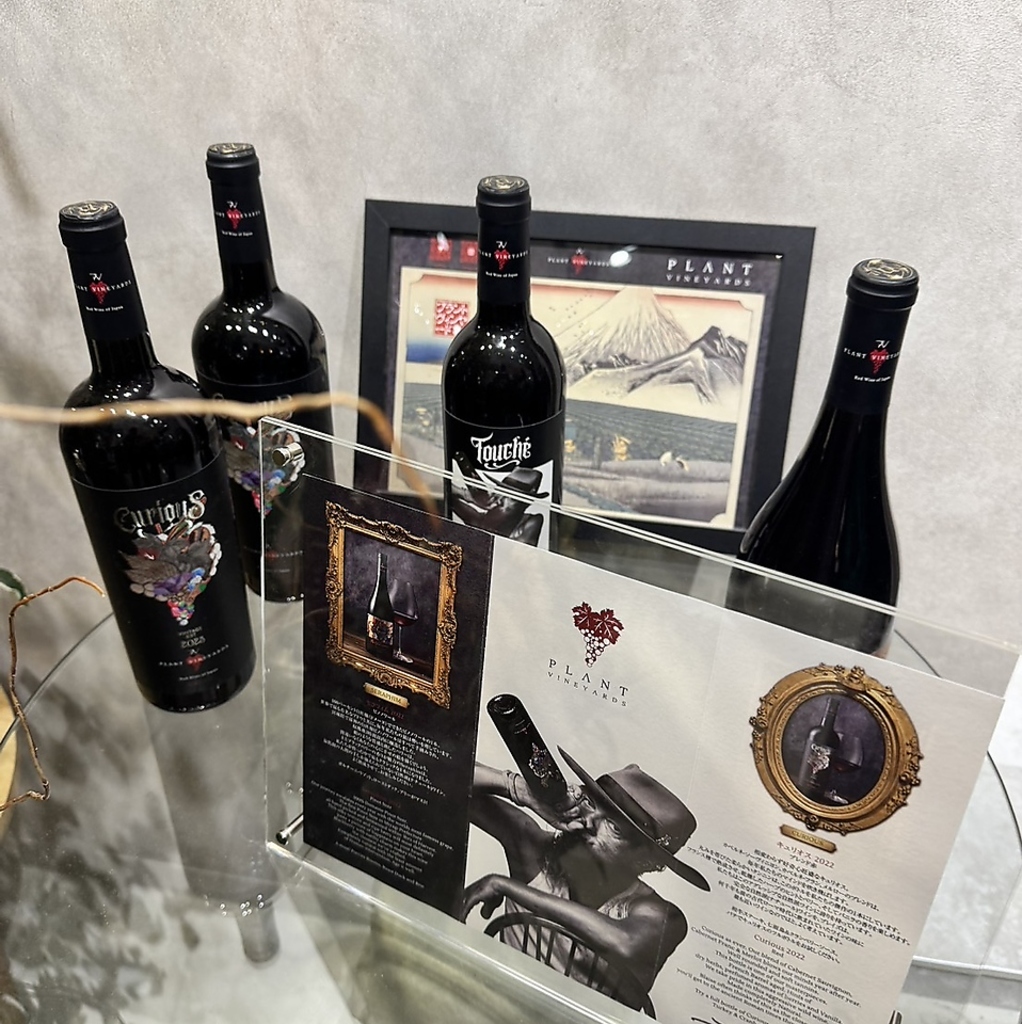 仙台在住ロックバンドMONKEYMAJIKのブレイズさんが造っている希少ワインを当店でお飲みいただけます