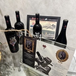 仙台在住ロックバンドMONKEYMAJIKのブレイズさんが造っている希少ワインを当店でお飲みいただけます