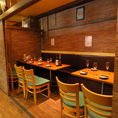 赴きあふれる小人数様個室を多数ご用意しております！落ち着きのある空間で日々の疲れを癒してくれます。まったり飲むも、わいわい騒ぐも、プライベート空間で周りを気にせずお楽しみいただけます♪（川崎 個室 地鶏 焼き鳥 串焼き 食べ放題 飲み放題 日本酒 貸切 接待 宴会 女子会 誕生日)