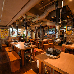 本場の韓国を満喫できる店内は、アットホームな雰囲気でご家族や友人との食事にぴったり。