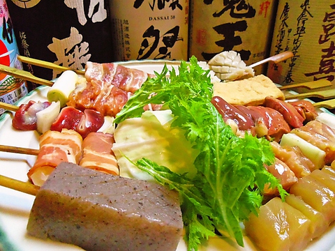 味に深みのある広島県高宮町産の「赤鶏」をはじめ素材にこだわった料理の数々を堪能。