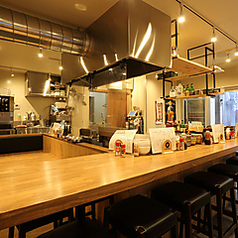 ザンギの揚がる"じゅわっ"音とジューシーな香りまで楽しめるカウンター席