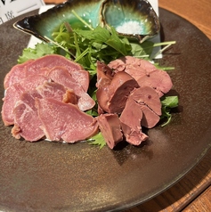 スモークタンとスモーク鶏レバー盛り合わせ