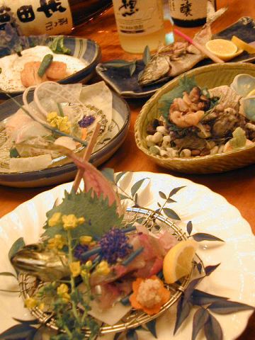 浜から直送の新鮮厳選魚介と朝挽き純系名古屋コーチン。食材は98%国産を使用する拘り