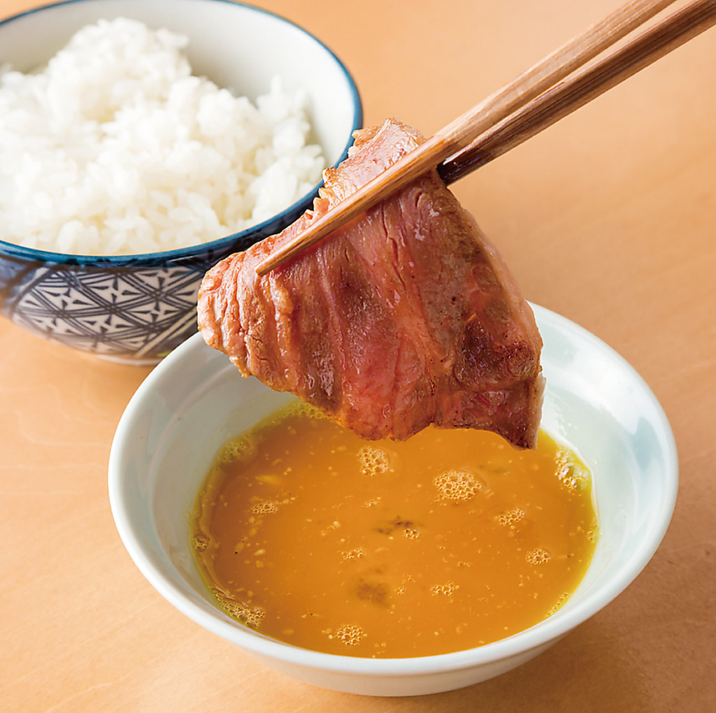 【和牛焼きすき】特製タレで味付けしたお肉をふんわり焼いてたっぷりと卵絡めてご堪能ください♪