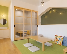 座敷の1つは個室席となります。カーテンをしめてご利用いただくことも可能です。