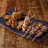 炭火で焼き上げる自慢の串焼き
