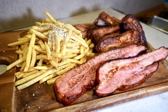 肉とピザのバル 伊太バルの写真