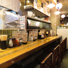 カウンターのお席を10席ご用意しております。デートやお一人様でのお食事に最適なお席となっております。