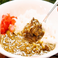 牛すじカレー　（ご飯・スープ・サラダ付）