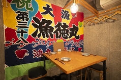 4名様掛けのテーブル席をご用意しております!仕事仲間とのお集まりの場に是非ご利用ください。