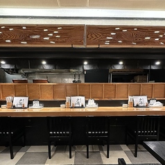 カウンター席。和モダンで落ち着いた雰囲気。【鹿児島 天文館 釜揚げうどん 〆うどん 天文館はワールドグループへ♪】