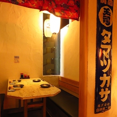 店内の席タイプはカウンターor完全個室!!完全個室は掘りごたつ座敷かテーブルかお選びいただけます！1～38名様まで各人数で仕切れるため、人数にあったお部屋(個室)をご用意できます。貸切宴会も大歓迎です！！仕事帰りの同僚との団欒にふらっと立ち寄りたい使い勝手の良い大衆酒場。女子会にもお勧めです。