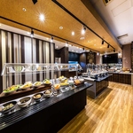 ブランチ・ディナーともに50種類以上のお料理をビュッフェ形式にてご用意しております。