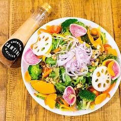 *自家製『リンゴドレッシング』で食べるCANTINAサラダ*