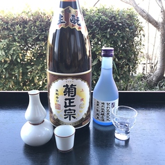 冷酒（香の泉）は米の旨味十分な、サラリと切れる酒質。