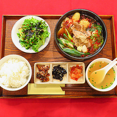 【栄養バランス満点のハンジュ食堂の定食】