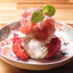 生ハムと季節の果物のマスカルポーネ