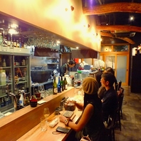 ゆったりとした空間で食事の時間を楽しむ