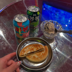 デザートも充実しています◎甘くて香ばしい韓国の味わいの【ホットク】は韓国の甘さを楽しめるスナック！の写真