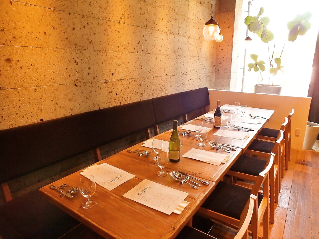 デザイナーが手掛けた店内は、落ち着いた雰囲気で食事会にもお勧め。