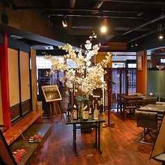 【20名~50名様貸し切りOK!※要電話予約】20名様から50名様まで、まとまった人数のお集りに!最大50名様までご案内可能◎広々とした和のモダンな空間で堅くなり過ぎずに宴会・お食事を楽しめること間違いなし!会社の部署宴会や打ち上げなどにも最適な空間となっております。ご利用の際はお電話で気軽にお問合せください♪