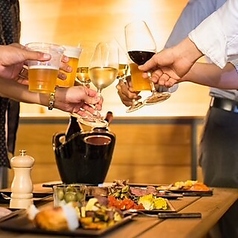 【貸切OK】潮風が心地よいルーフトップ席を貸切でご利用いただけます！各種パーティーにおすすめのプランもご用意しております。人数や予約のご相談はお気軽に店舗までどうぞ♪