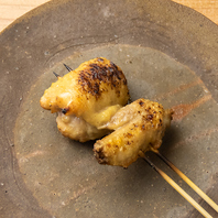 炭火で丁寧に焼き上げた絶品焼き鳥を、ぜひご堪能あれ◎