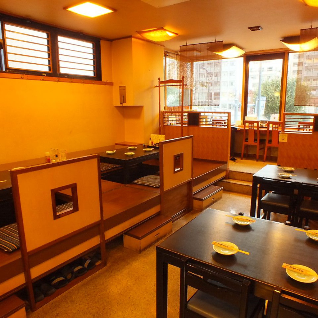 お店の場所がわかりずらいっ!! この階段を上がってきてね♪