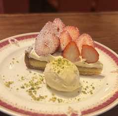 イチゴのタルト バニラアイス添え