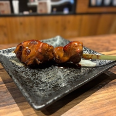 香り豊かなトロレバーと炭火焼き鳥/とろける食感と香ばしさを堪能シンプルながら奥深い味わいの写真
