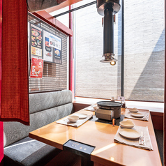 テーブルの個室がございます。