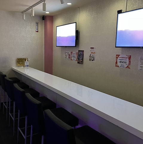 田町にオープンした飲み・歌い放題のカラオケラウンジ