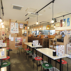 広々とした店内★テーブル席なので人数によってレイアウト変更も可能です