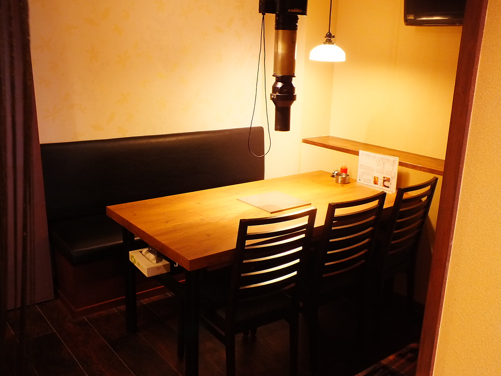 接待や集まり宴会に個室もございます。