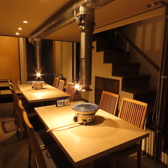 家族連れや会社宴会にもご利用ください。お洒落なインテリアが楽しいお食事をさらに引き立てます。