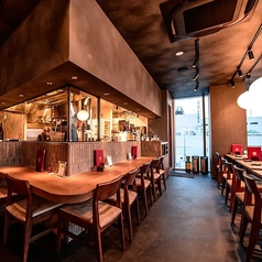 カウンター席1名~6名様用のお席になります。お一人様大歓迎!ちょっと1杯にもご対応いたします