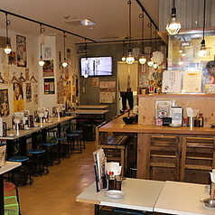 お酒の種類も豊富です。活気の良い店内で美味しいお料理をお楽しみください! ※画像は系列店です