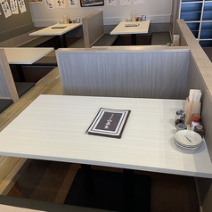 6名掛けテーブルがございます