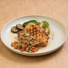 ハーブチキングリル　フレッシュトマトのラビコットソース