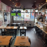 ガラス張りで開放感たっぷりの店内は居心地◎