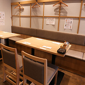 安心してお過ごしいただけるよう、店内に消毒液を設置しています。また、多数の方が触れる箇所や、備品や卓上の設置物も定期的に消毒を行い、清潔を保っています。ぜひ安心してお越しください!