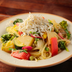 季節野菜としらすのオルトナーラ　菜園風パスタ