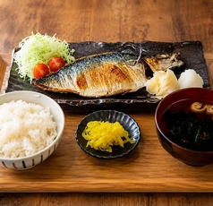 山口県名産　ほろ酔いさばの塩焼き定食