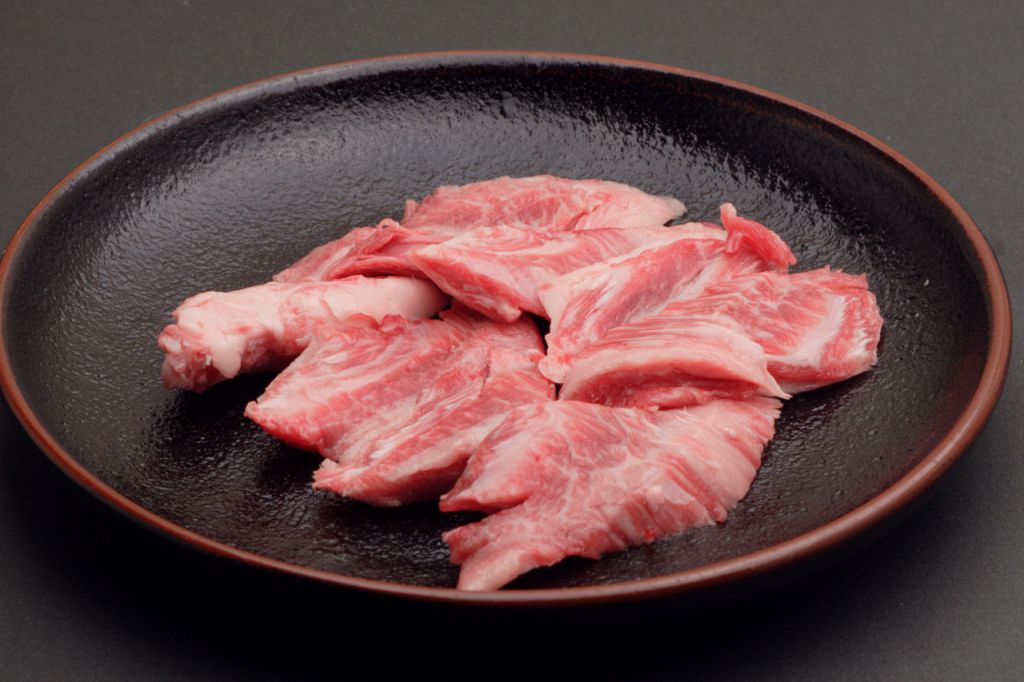 常陸牛肉販売指定店との年間契約によって牛肉価格相場変動に左右されない仕入れ価格を実現しています