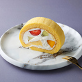 料理メニュー写真&nbsp;《ケーキ》フルーツロールケーキ