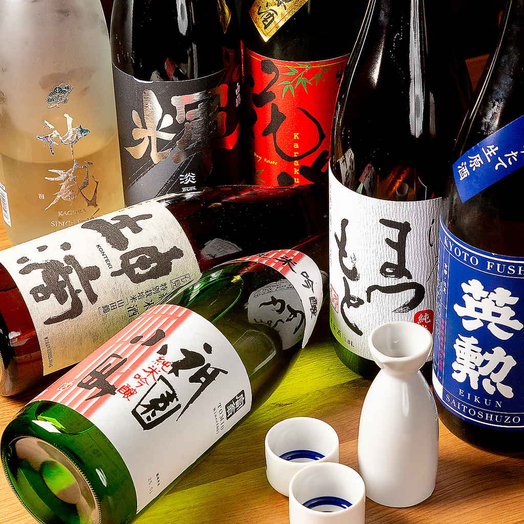 全国各地の地酒はもちろん、盛夏にぴったりな「バブリーレモンスパーク」も1杯715円(税込)でご提供◎